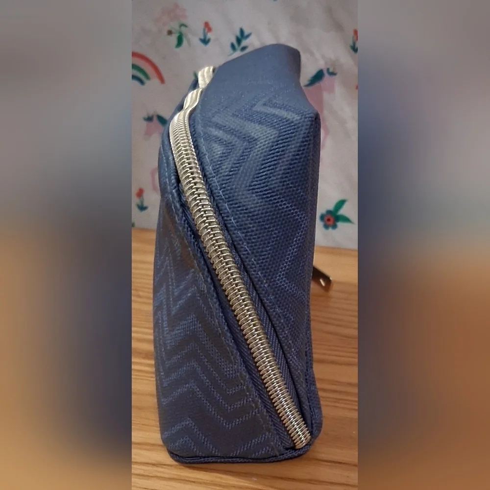 NWOT Missoni & Delta Blue Mesh ZigZag Travel Cosmetic Beauty Makeup Zip Case Bag